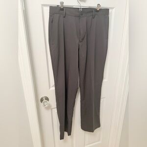 Under Armour Men's Olive Green Dress Pants   34x30. EUC AJ